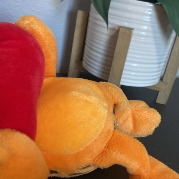 Garfield with ❤️ Red Heart Plush - Picture 14 of 15